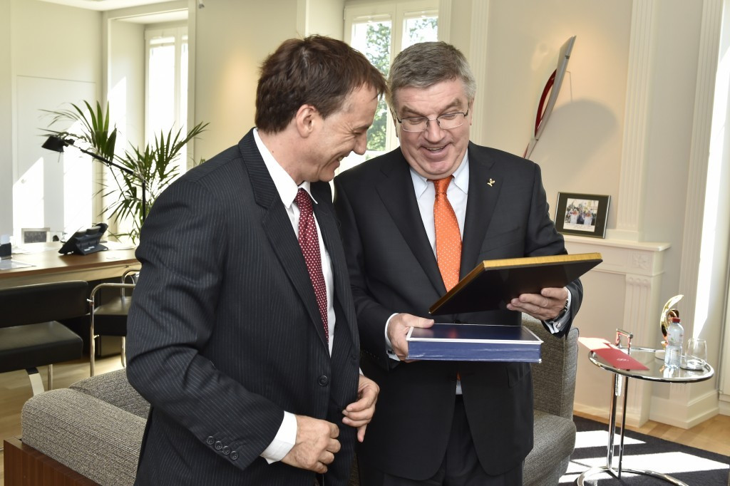 Stephan Fox, pictured with IOC President Thomas Bach, had been seen as a potential non-Olympic sport candidate ©AIMS