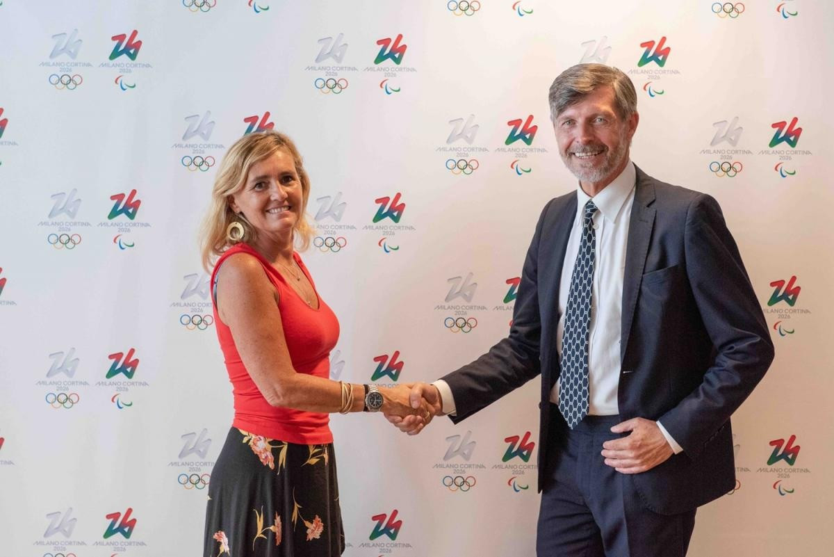 Diana Bianchedi, Games project director of Milan Cortina 2026, and Roberto Selva, chief marketing and customer officer of Esselunga, were involved in signing the partnership agreement ©Milan Cortina 2026