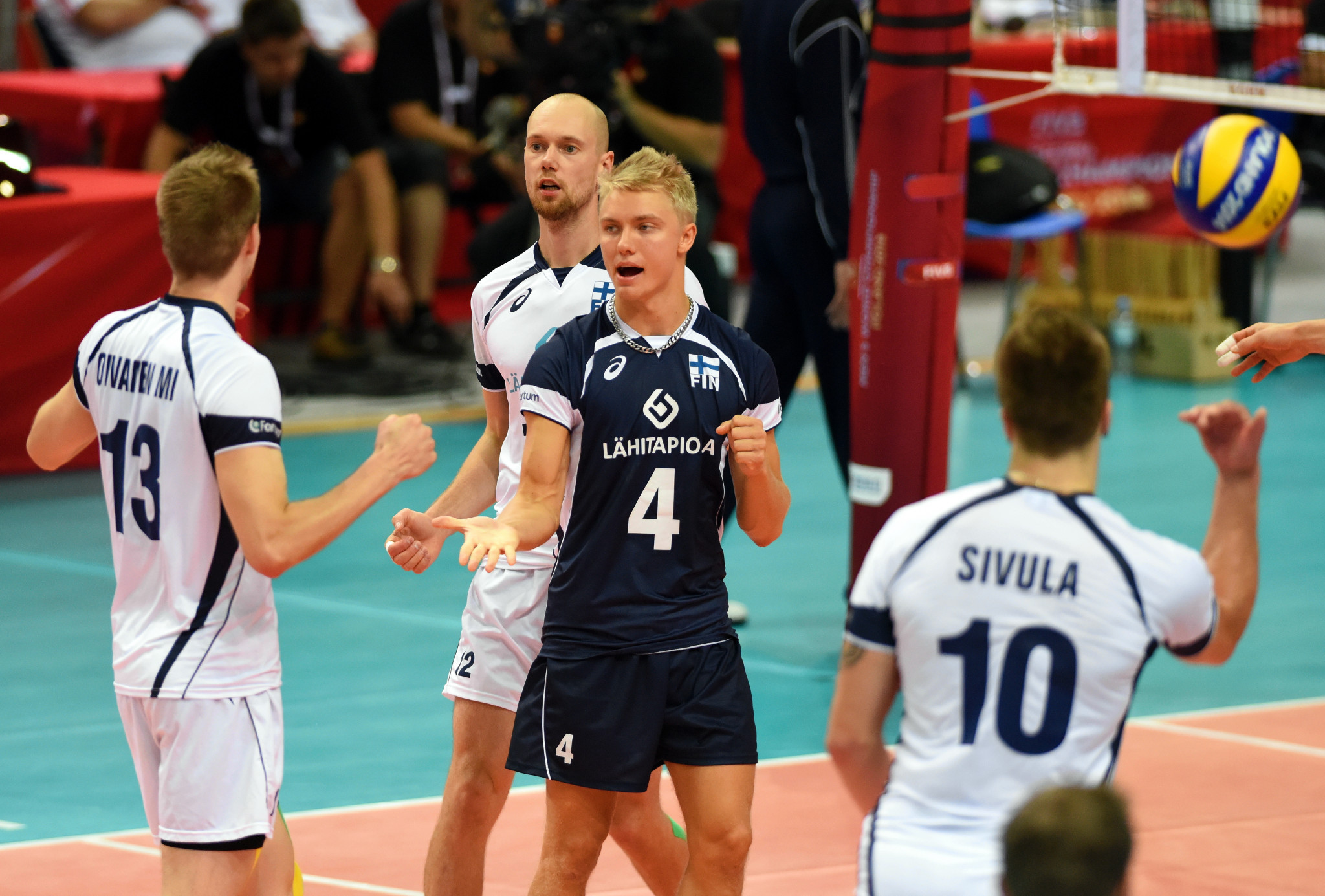 Lauri Kerminen, in blue, has played club volleyball in Russia since 2015 ©Getty Images