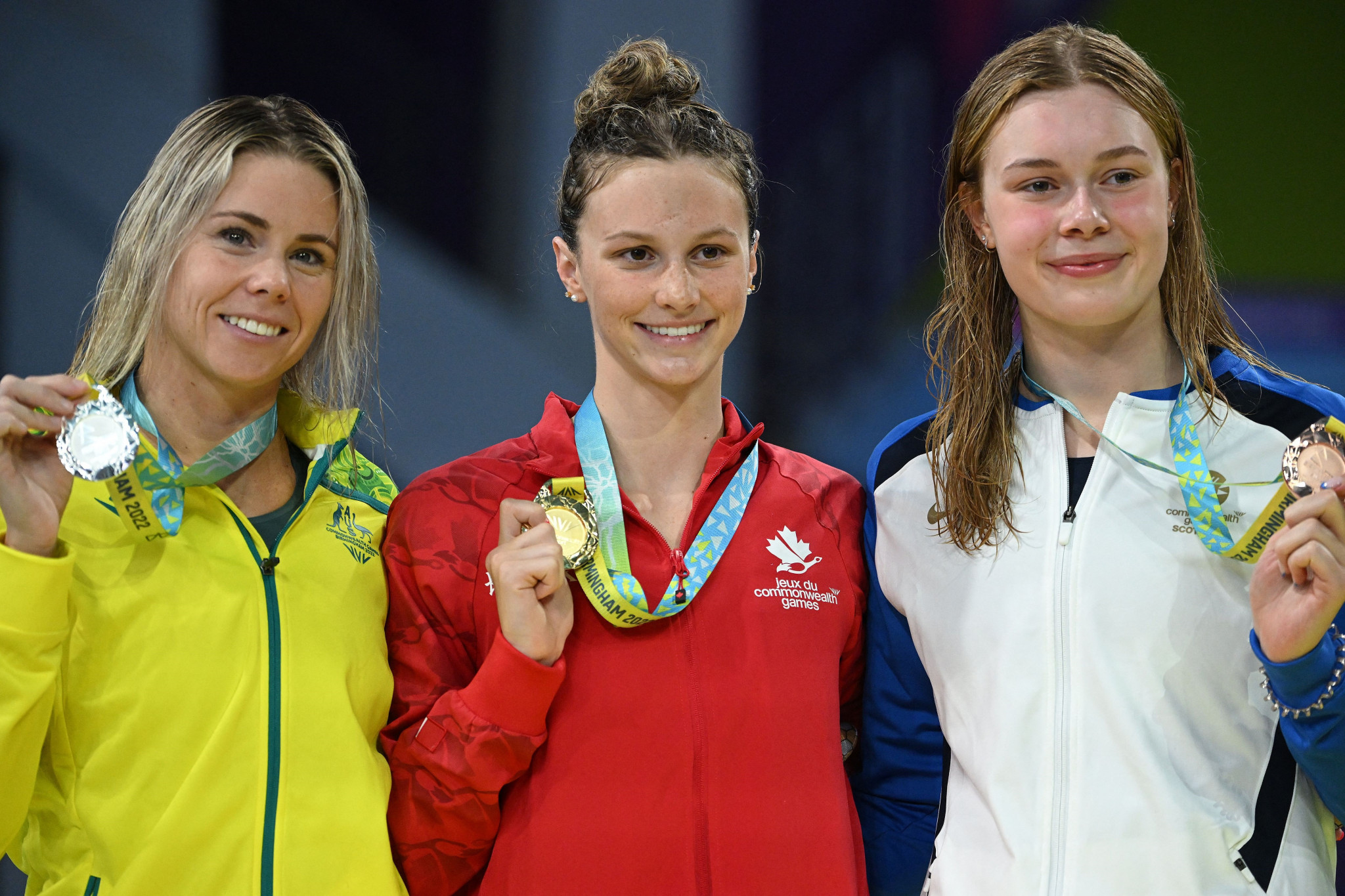 Canada’s 15-year-old ace Summer McIntosh, centre, clinched Commonwealth Games gold ©Getty Images