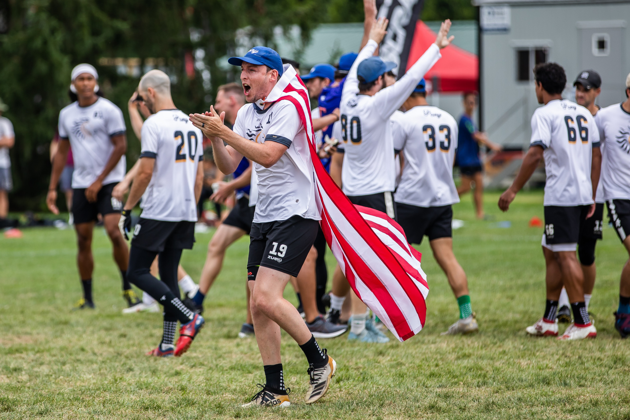 The United States' PoNY celebrated their semi-final open victory against Clapham Ultimate ©Katie Cooper for Ultiphotos