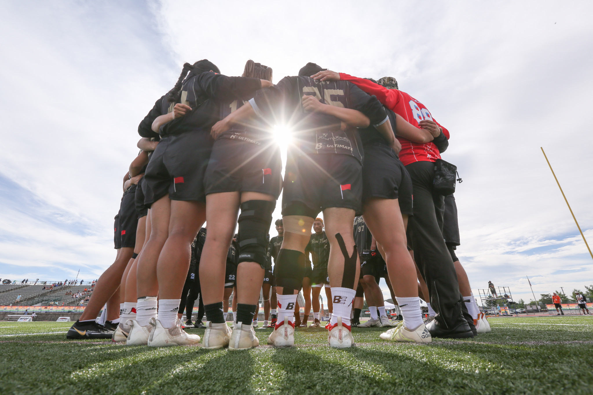 Red Flag stay united prior to their mixed division final against Seattle Mixtape ©Paul Rutherford for UltiPhotos