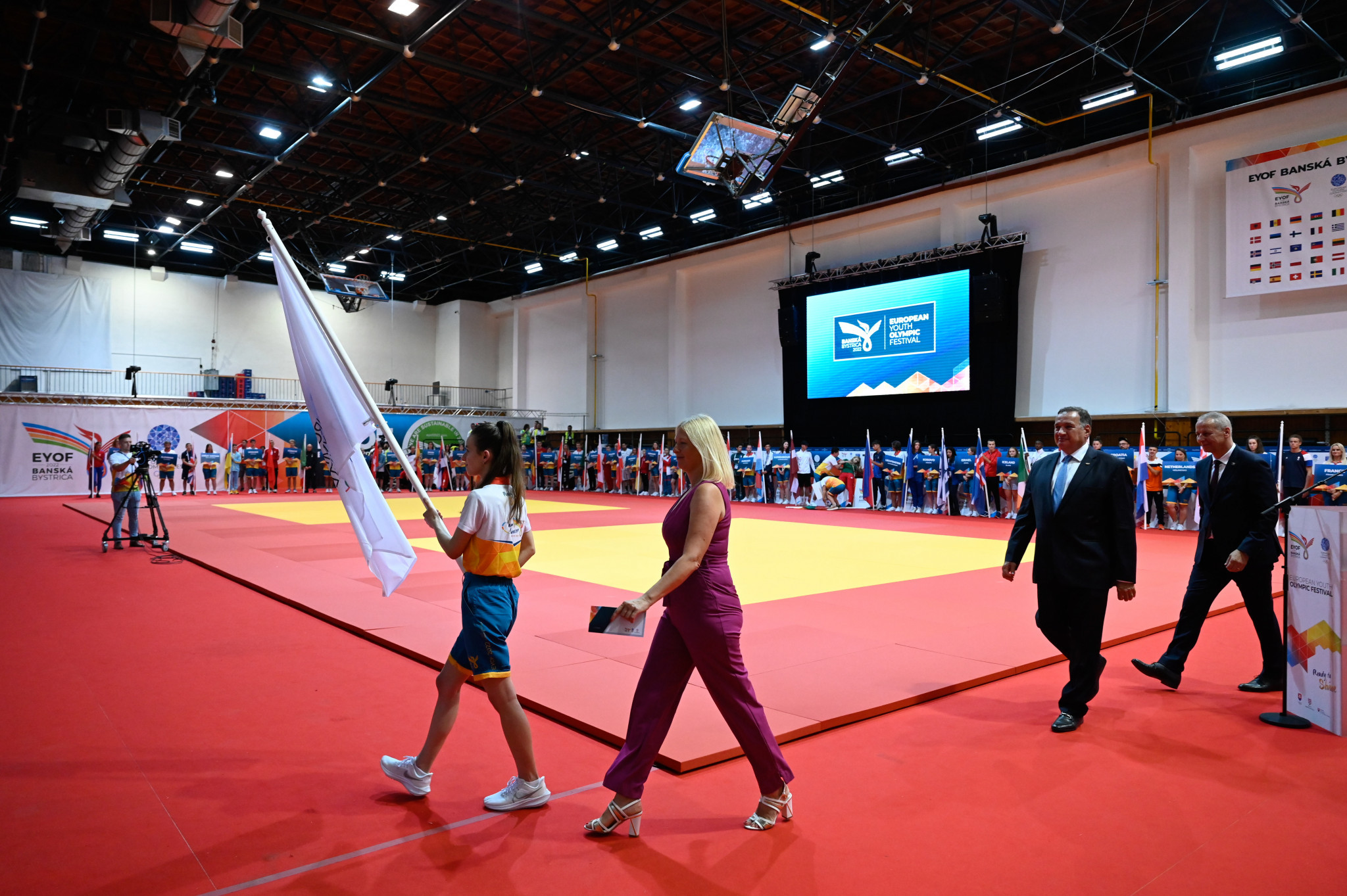 Countdown to next Summer EYOF begins at Closing Ceremony prior to collapsing flagbearer 