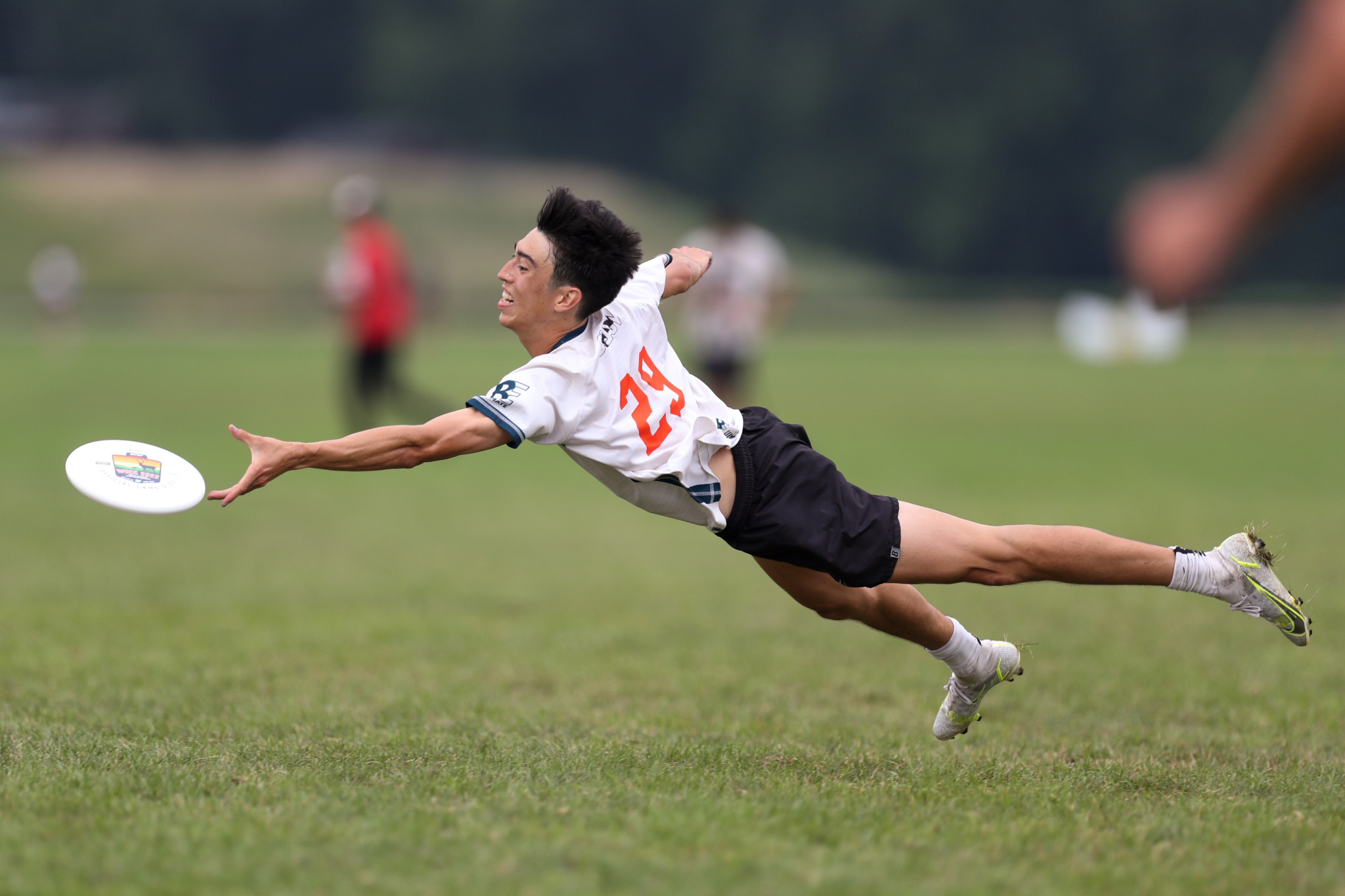Ultimate players regularly put their bodies on the line for their team to ensure they either force turnovers or prevent losing possession ©Paul Rutherford for UltiPhotos