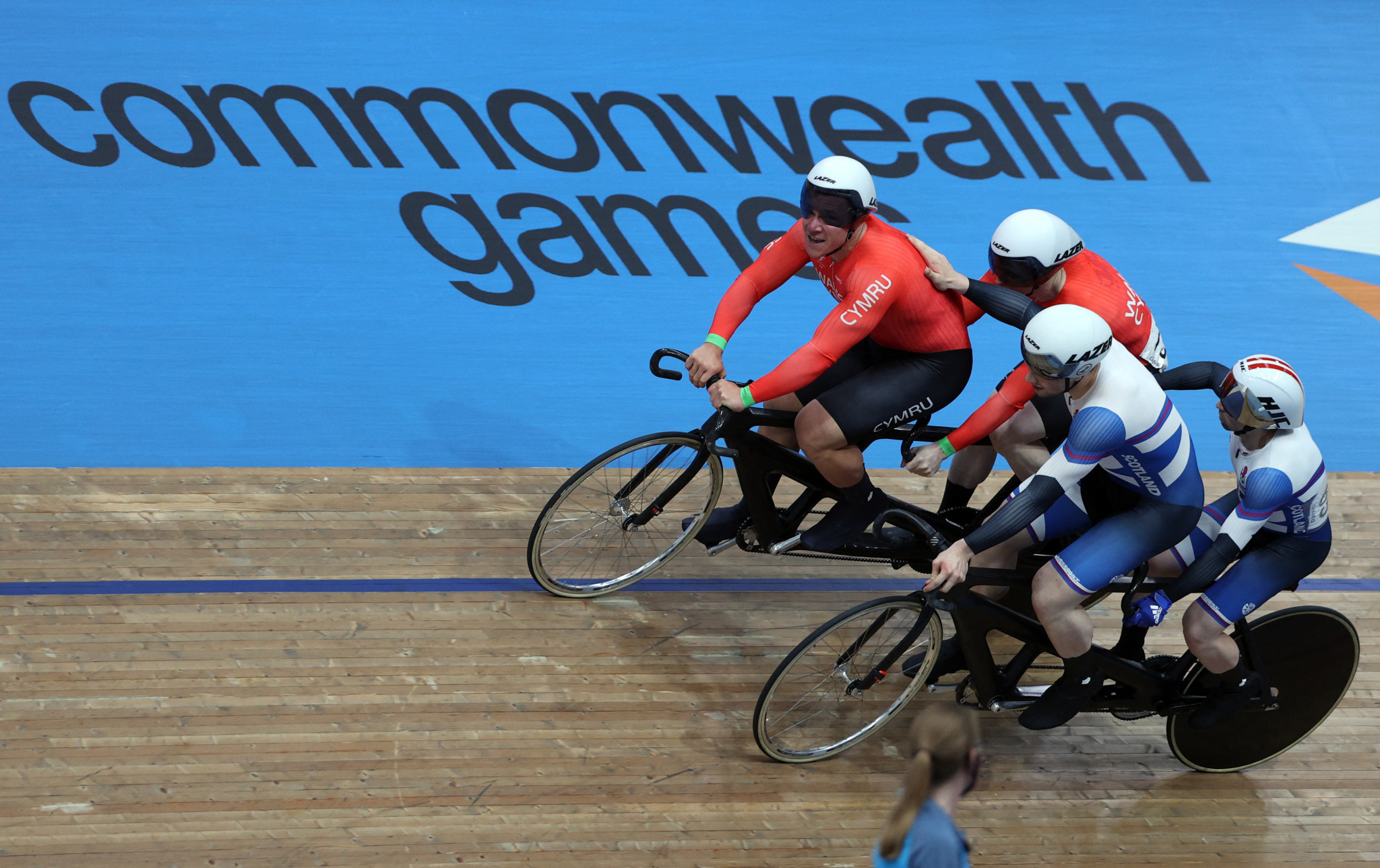 Scotland congratulating Wales today in the men's scratch race ©Getty Images