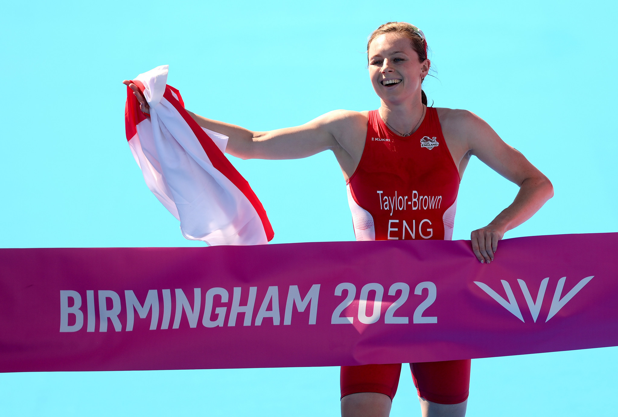 Georgia Taylor-Brown anchored England's mixed team triathlon team to gold at Sutton Park ©Getty Images