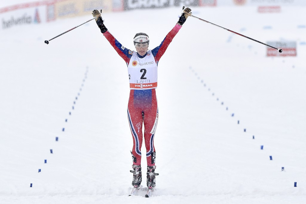 Heidi Weng edged team-mate Therese Johaug to top the podium in the women's 10km race