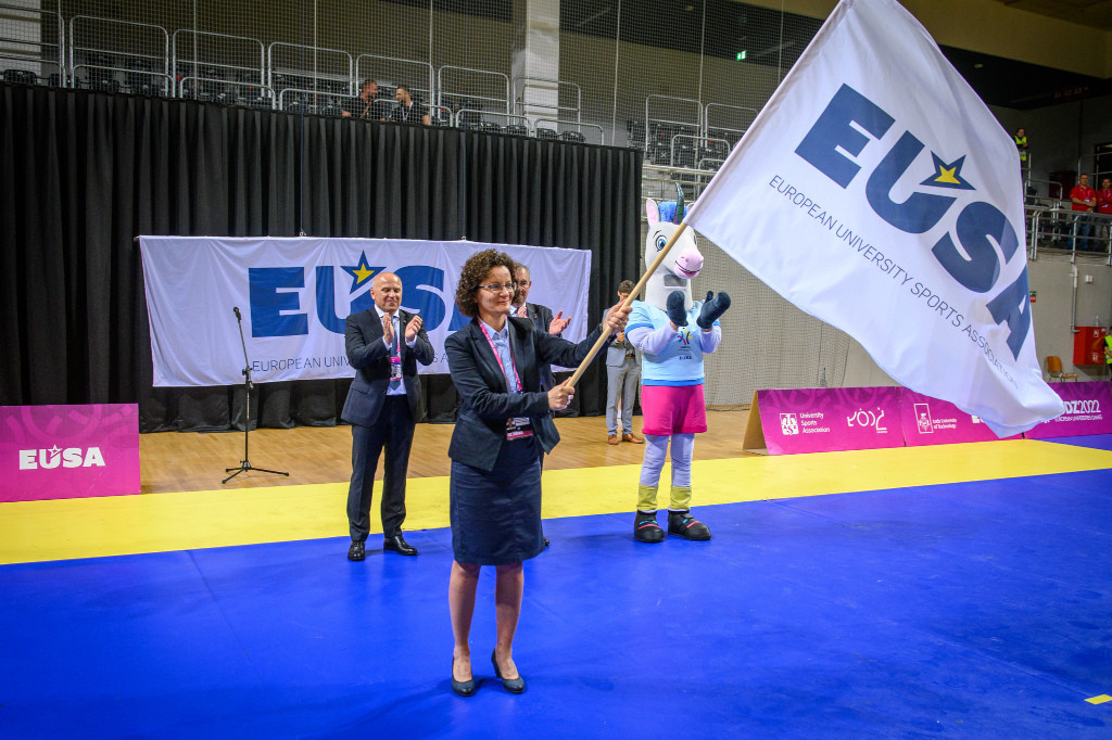 The EUSA flag was passed over to the Organising Committee of the Debrecen-Miskolc 2024 European Universities Games
©EUSA