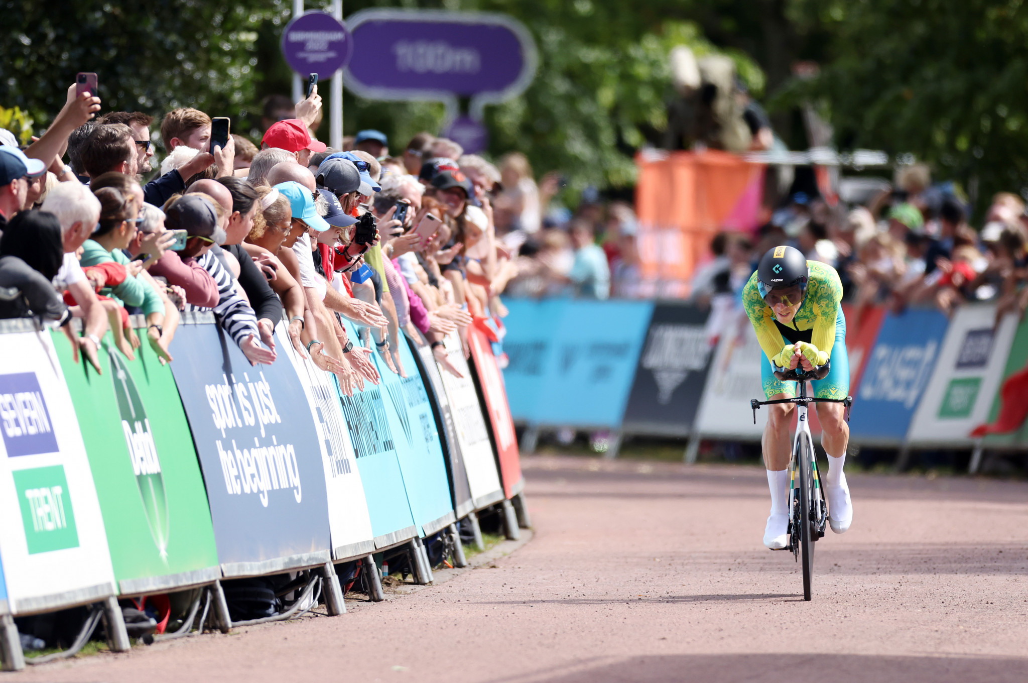 Dennis completes Australian time trial cycling double at Birmingham 2022 after Thomas fall