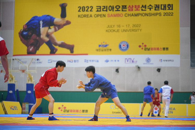 South Koreans battled for supremacy at the South Korean Open Sambo Championships ©FIAS