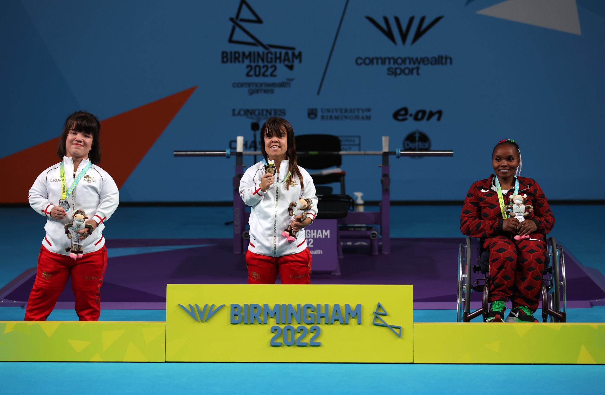 Zoe Newson, centre, led an English one-two in the women's lightweight event ©Getty Images