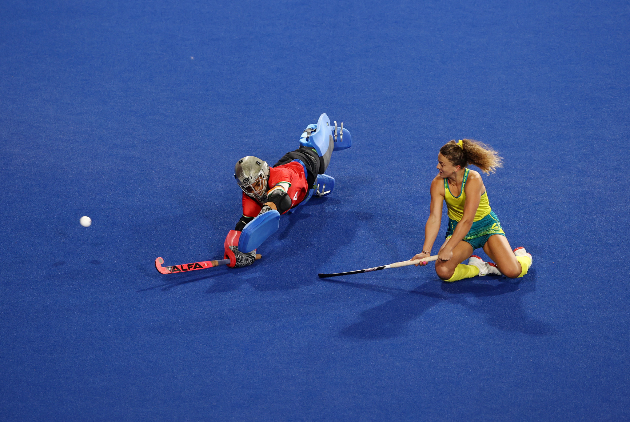 Rosie Malone scores at the second time of asking in the shoot out for Australia ©Getty Images