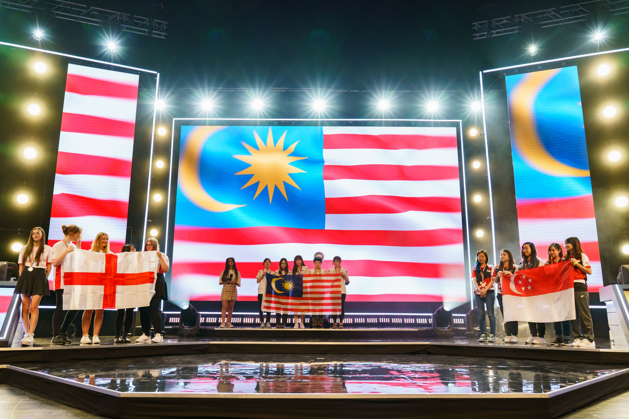 The medallists of the DOTA 2 women's event stand for the Malaysian national anthem ©GEF