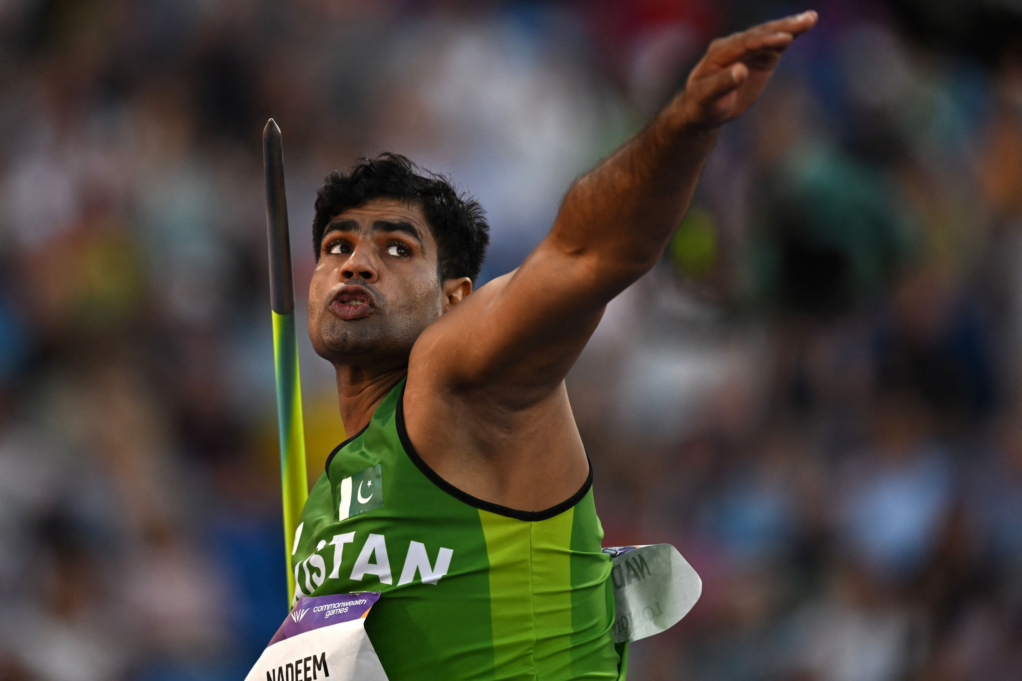 Pakistan's Arshad Nadeem set a javelin Games record of 90.18 metres with a remarkable fifth-round throw to clinch gold at the Alexander Stadium ©Getty Images