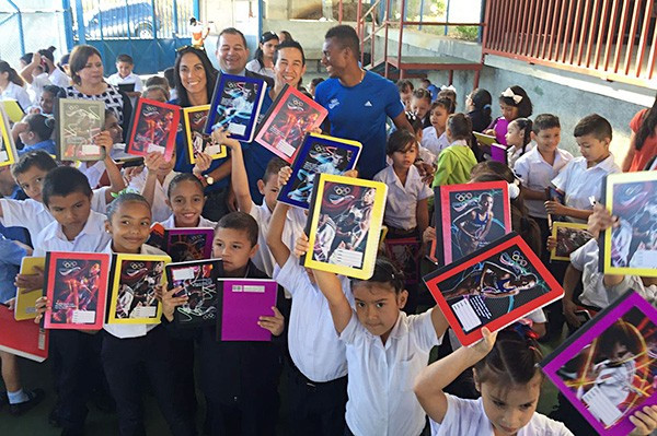 Costa Rican National Olympic Committee donate books to schools