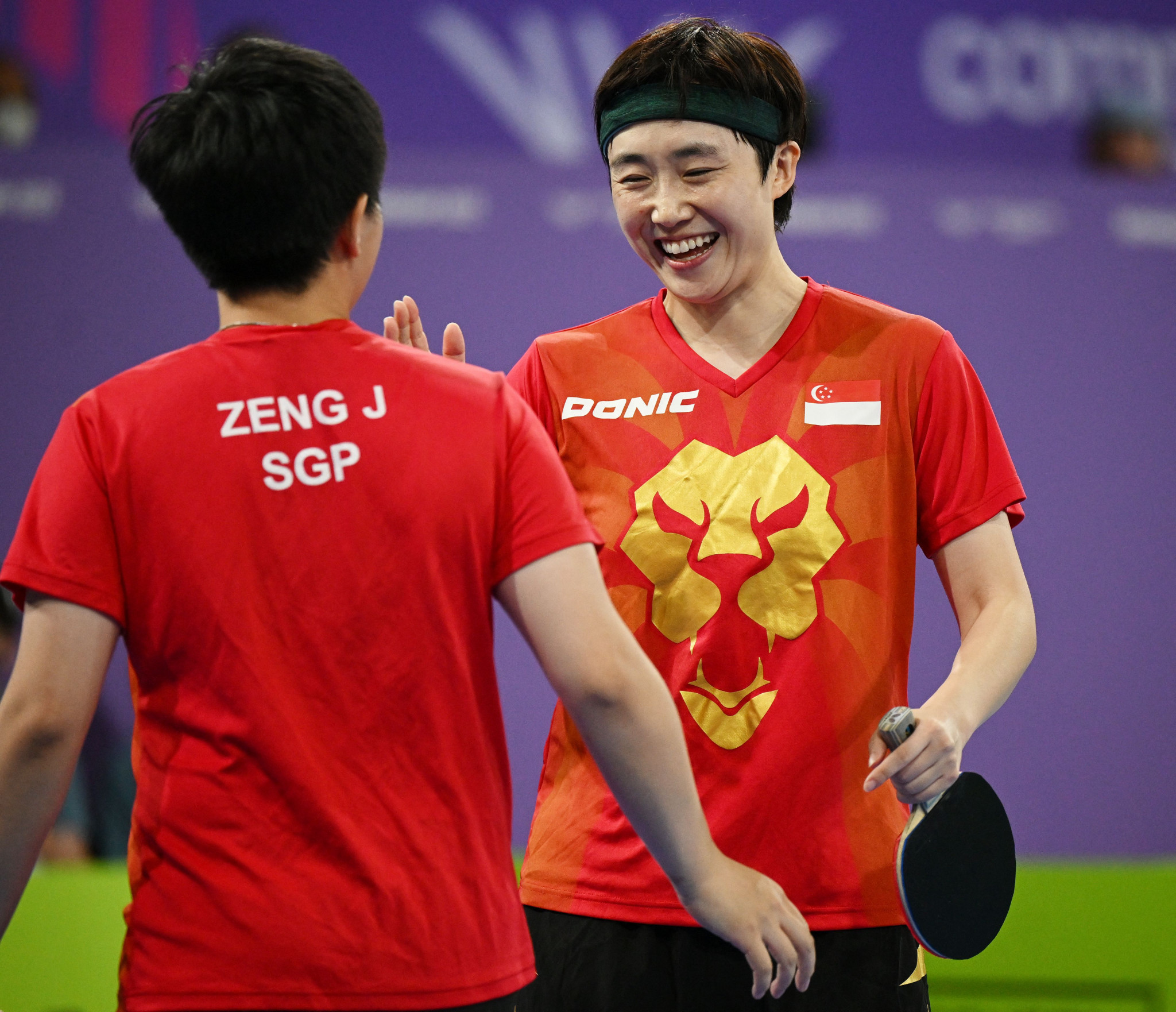 David Dixon Award winner Feng Tianwei, right, was praised for encouraging younger players ©Getty Images