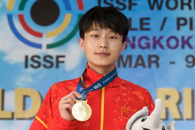 Zhang Fusheng with his gold medal today ©ISSF
