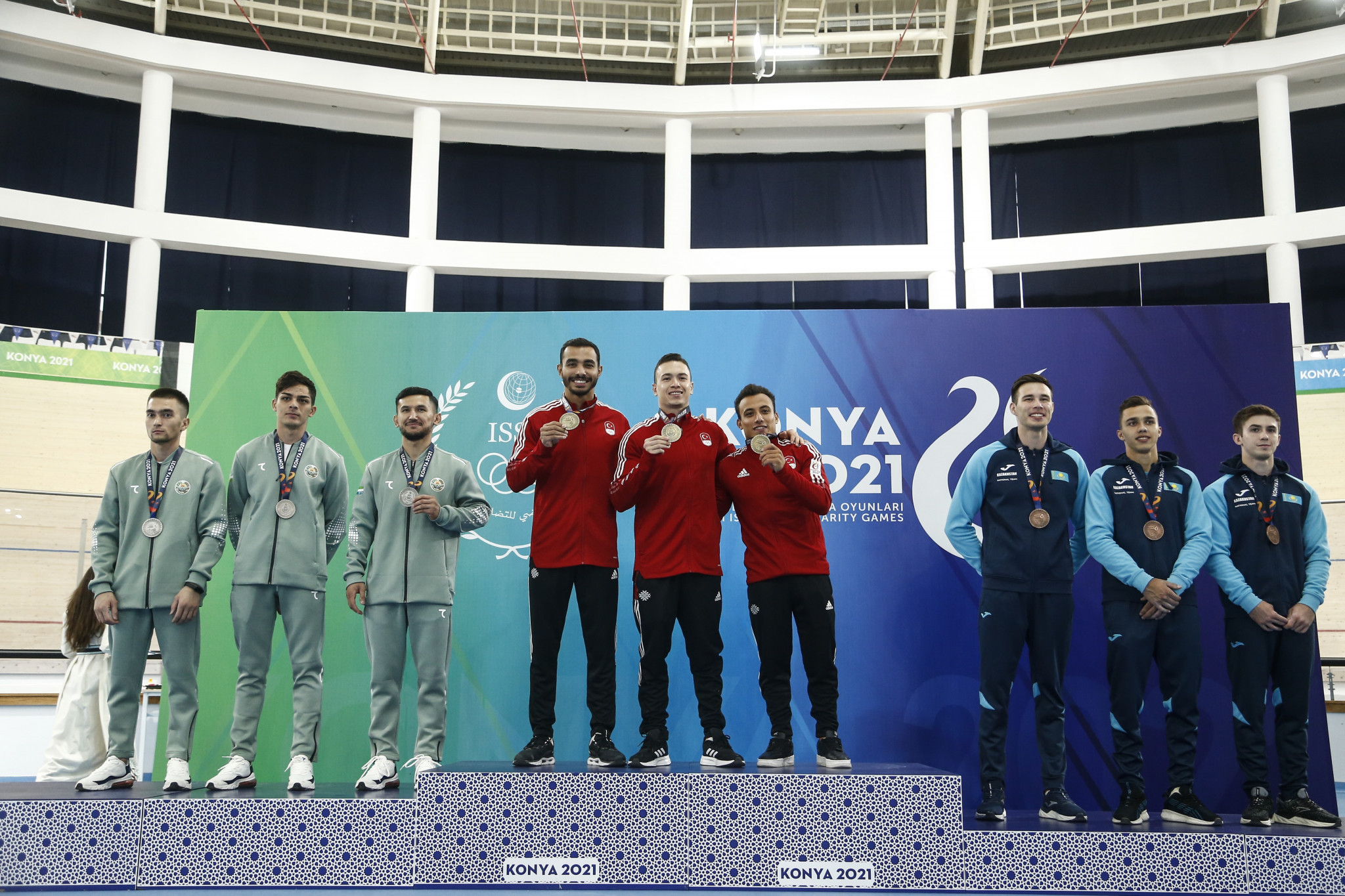 Adem Asil, Ferhat Arican and Ahmet Onder won the men's team title in Konya ©Konya 2021