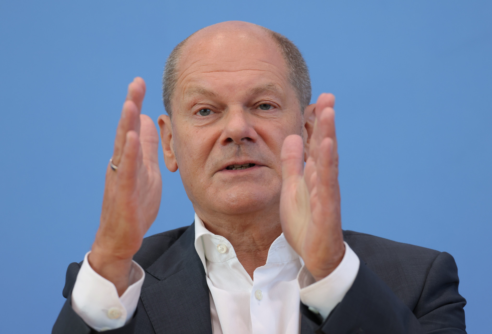 German Chancellor Olaf Scholz has called for equal pay between national football teams ©Getty Images