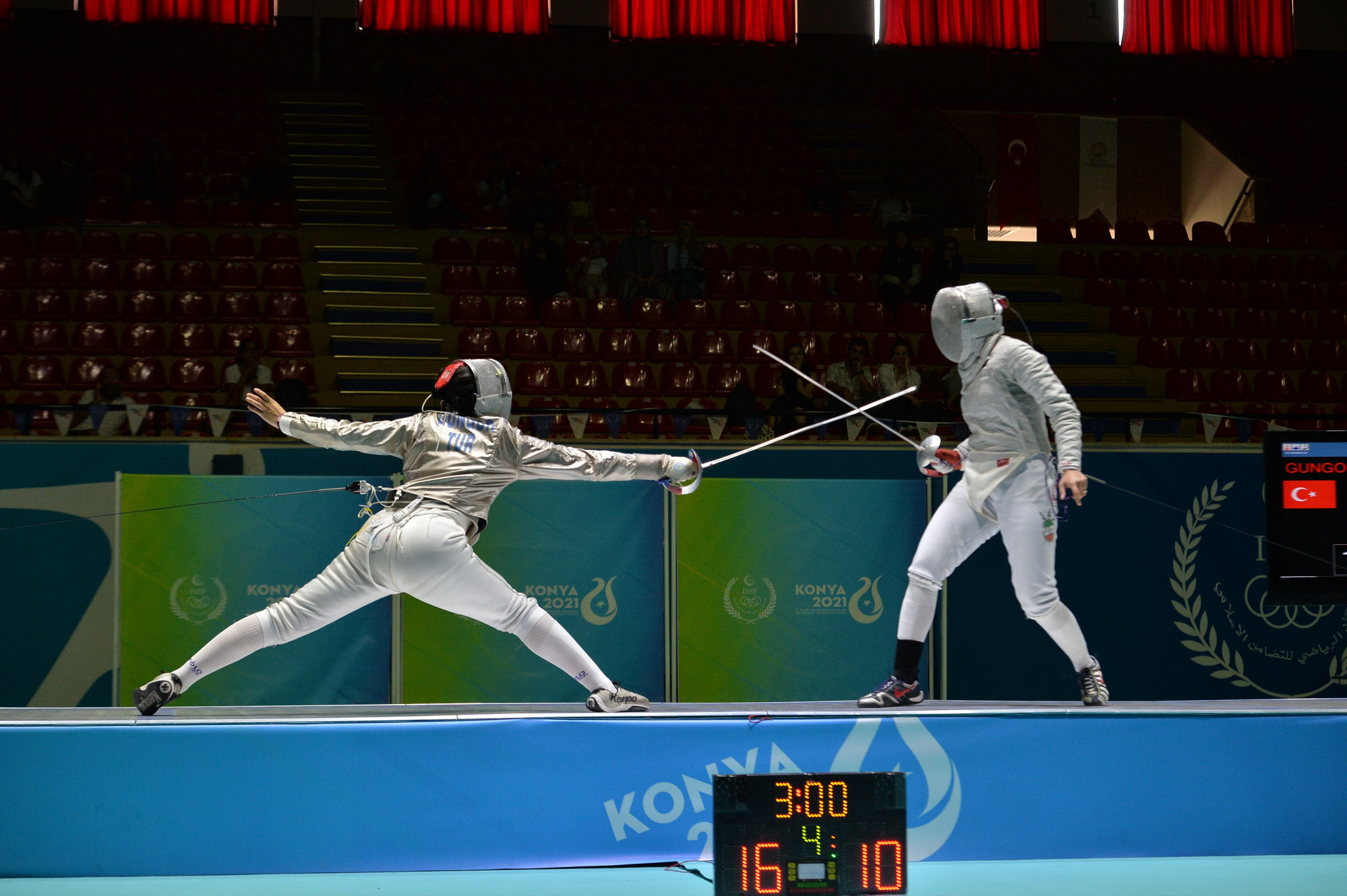 Turkey fencers challenged for medals at the Selcuk University 19 Mayis Sports Hall ©Konya 2021