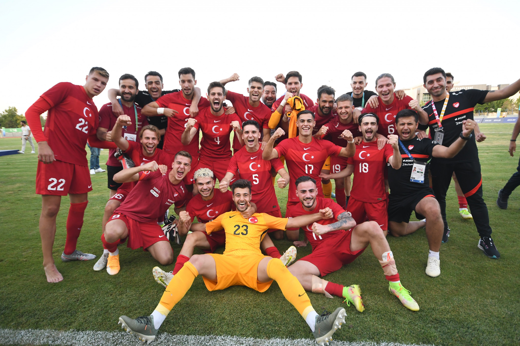 Turkey's players celebrate after beating Saudi Arabia to win football gold in Konya ©Konya 2021