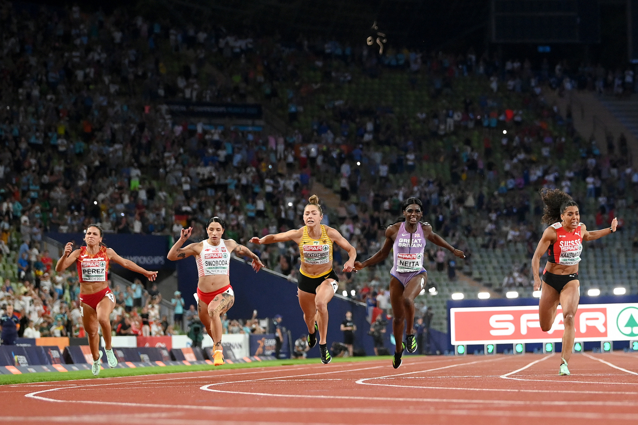 A dramatic women's 100 metres final saw the top three split by 0.01 seconds ©Getty Images