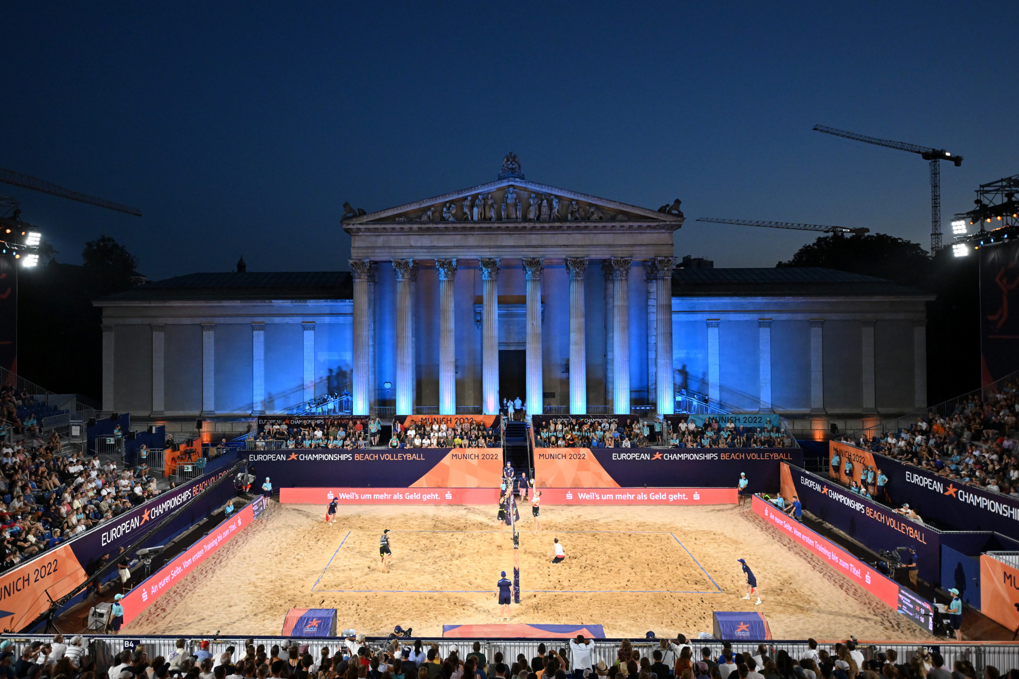 Beach volleyball action continued into the evening under the lights at the Konigsplatz ©Getty Images