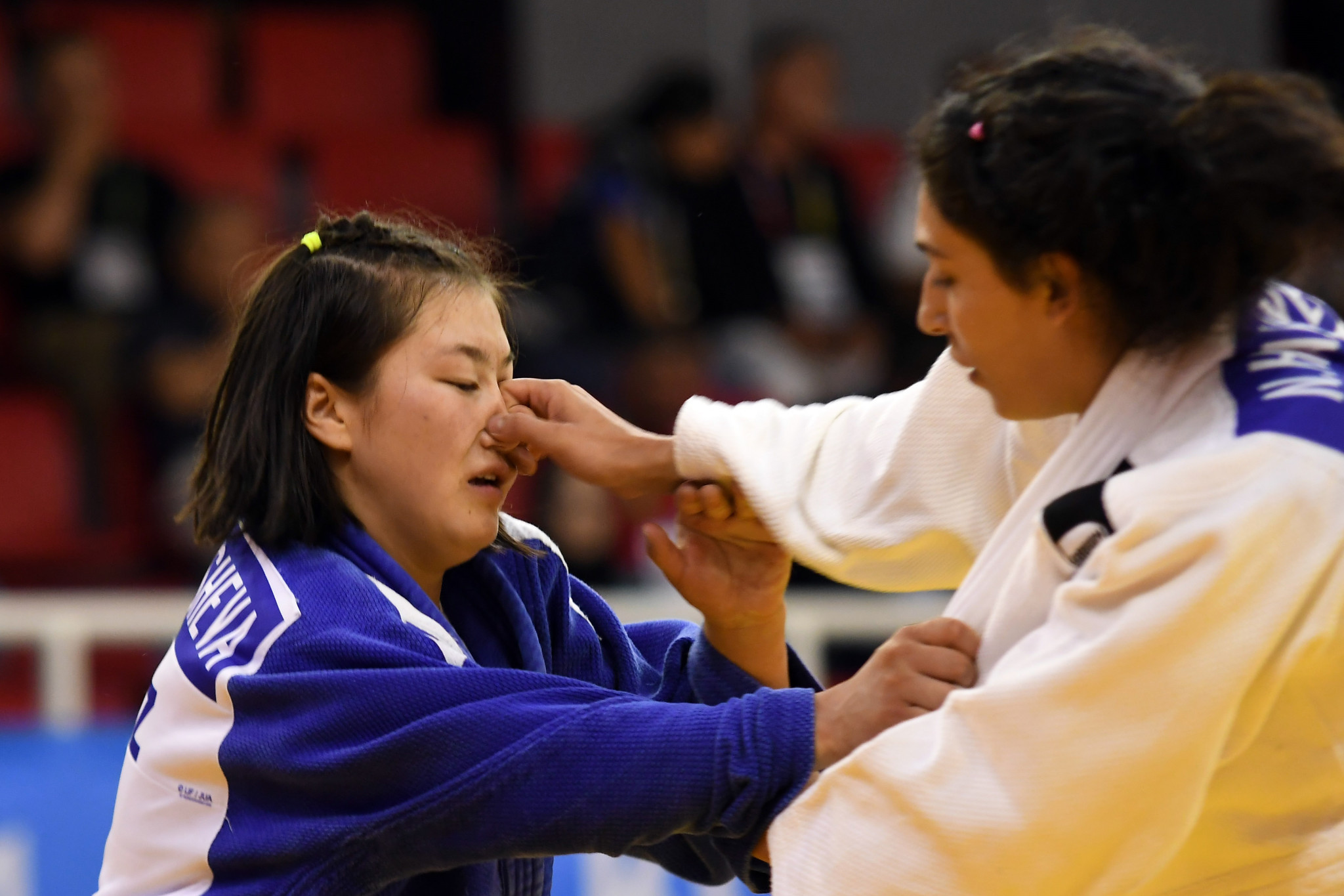Judoka tried all sorts of moves to gain the upperhand on their opponents ©Konya 2021
