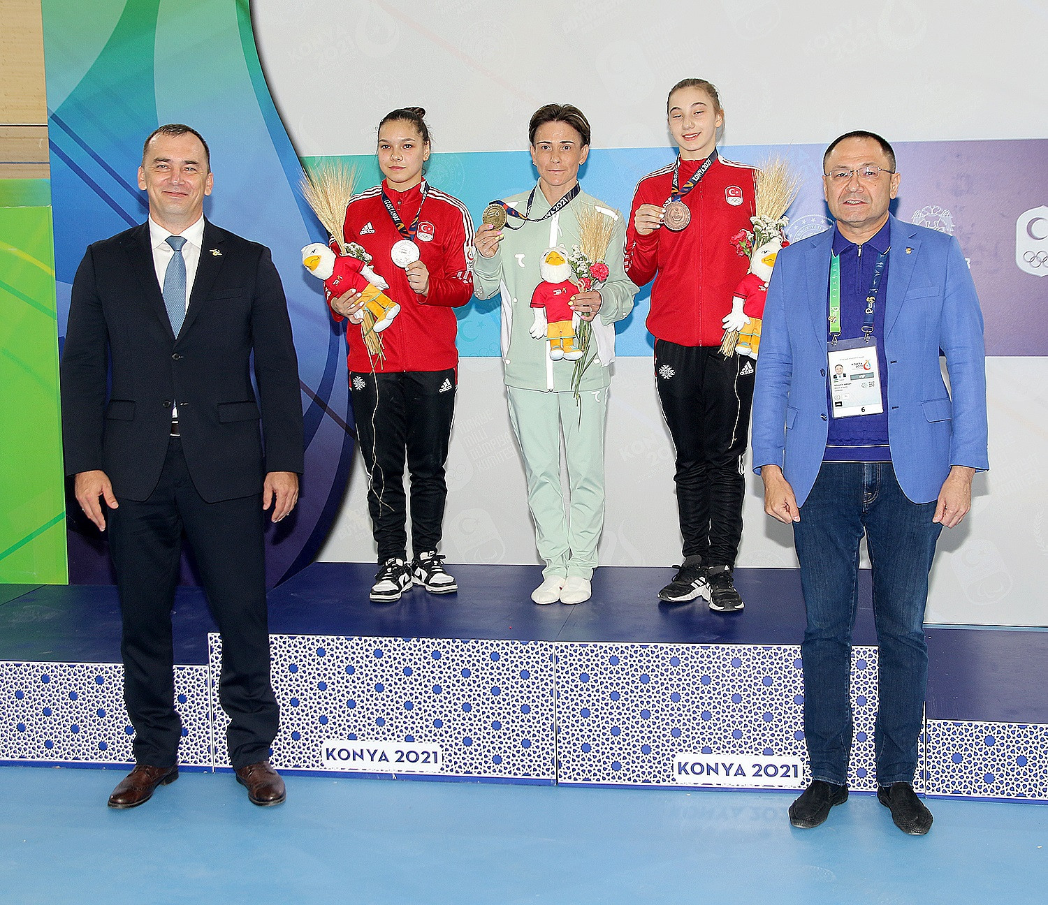 Oksana Chusovitina, centre, retired after competing at last year's Olympics in Tokyo before deciding to return to action ©Konya 2021