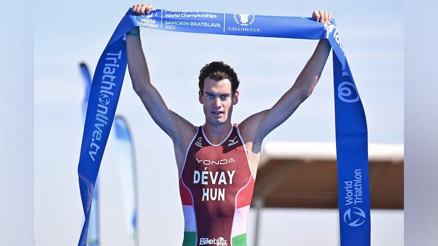 Mark Devay was crowned men's world aquathlon champion in Samorin ©World Triathlon