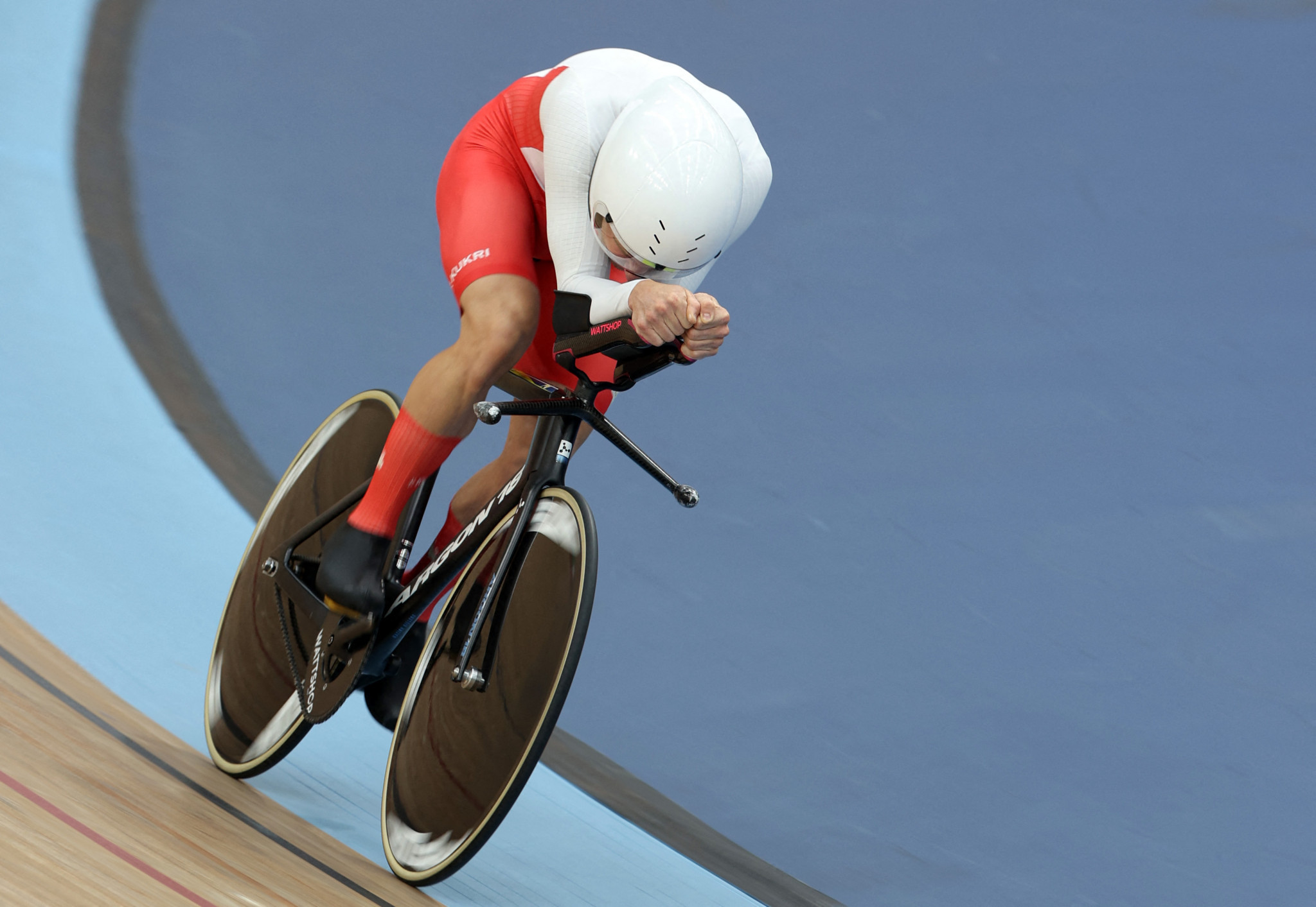 Bigham breaks UCI men's hour record with 55.548km ride in Grenchen