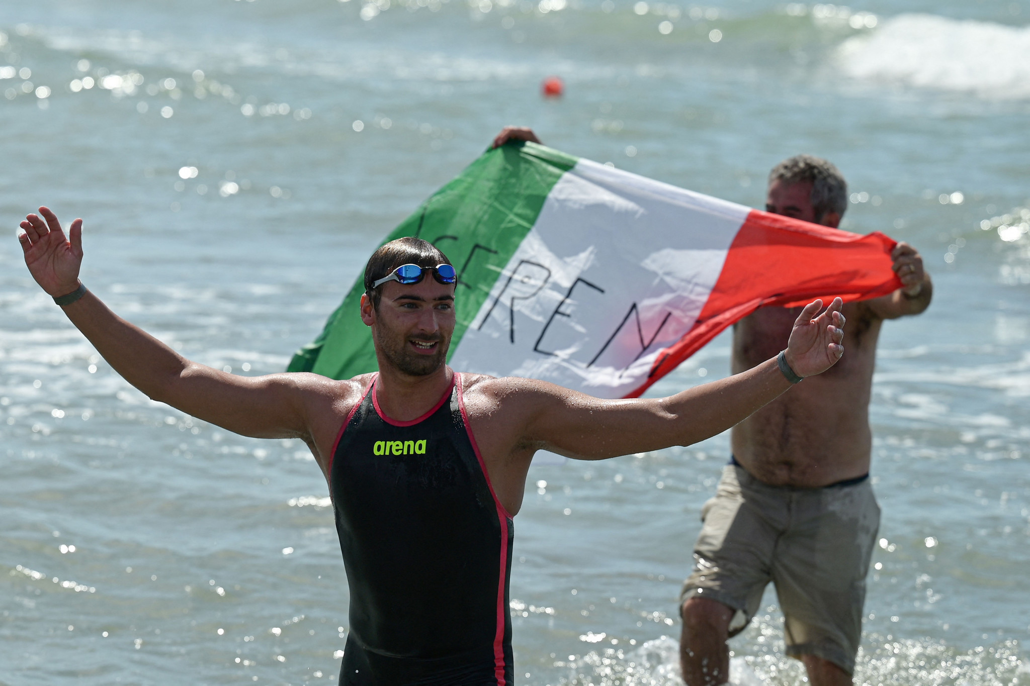 Domenico Acerenza celebrates winning the men's 10km open water swimming event ©Getty Images