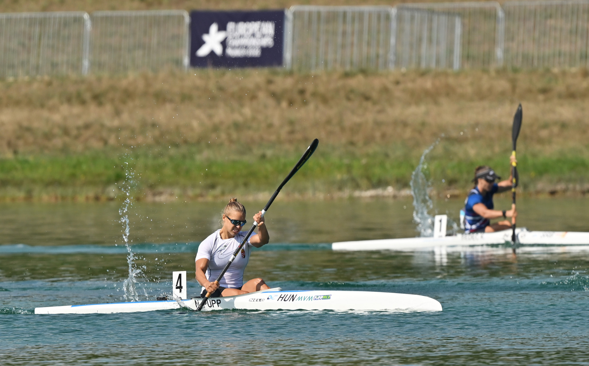Noemi Pupp, left, narrowly won the women's K1 1,000m final for Hungary ©Getty Images