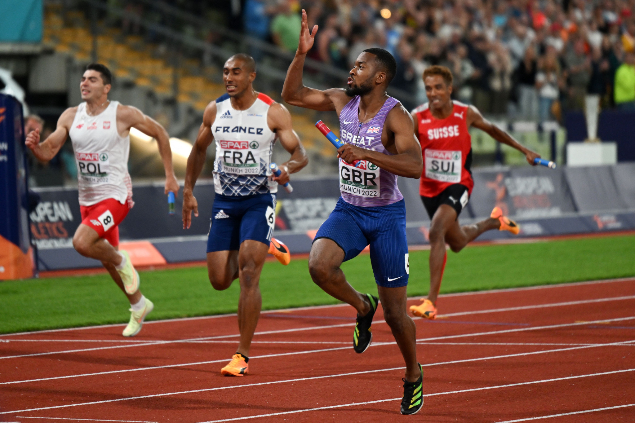 Nethaneel Mitchell-Blake, second right, races the anchor leg to clinch gold for Britain in the men's 4x100m relay in a Championships record time of 37.67sec ©Getty Images