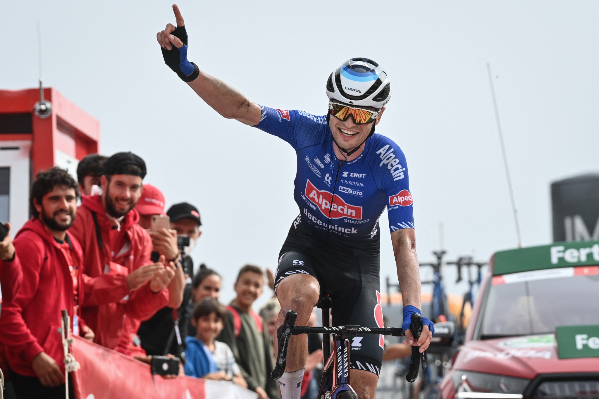 Pressure-free Vine rides to second victory on stage eight of Vuelta a España