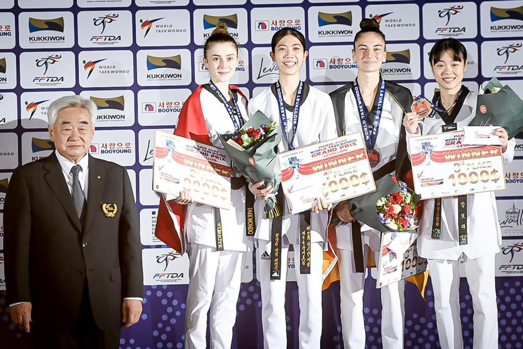 Panipak Wongpattanakit, centre, claimed a Grand Prix gold for the third time after beating Merve Dincel, second to left ©World Taekwondo