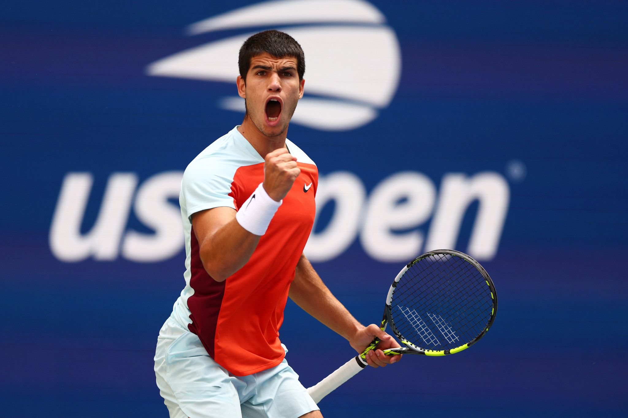 Spain's Carlos Alcaraz beat the United States' Jenson Brooksby in straight sets in the men's singles third round ©Getty Images