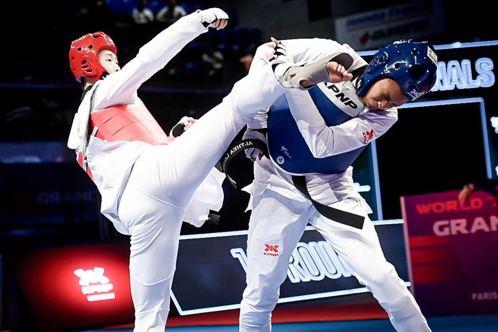 Lee Da-bin, left, fended off fellow Olympic medallist Althéa Laurin, right, to win gold ©World Taekwondo
