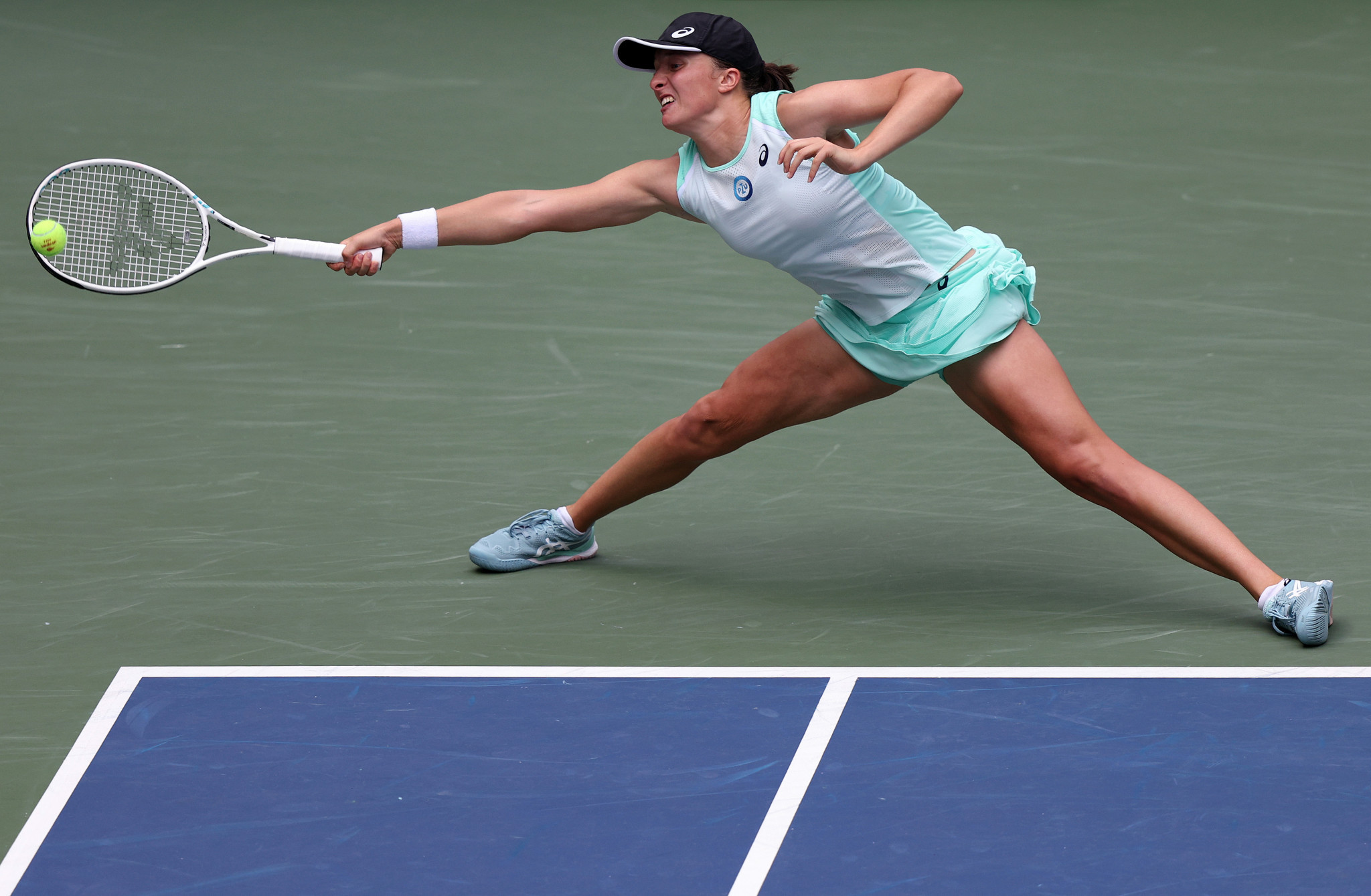 Women's top seed Swiatek survives scare on wet Labour Day at US Open