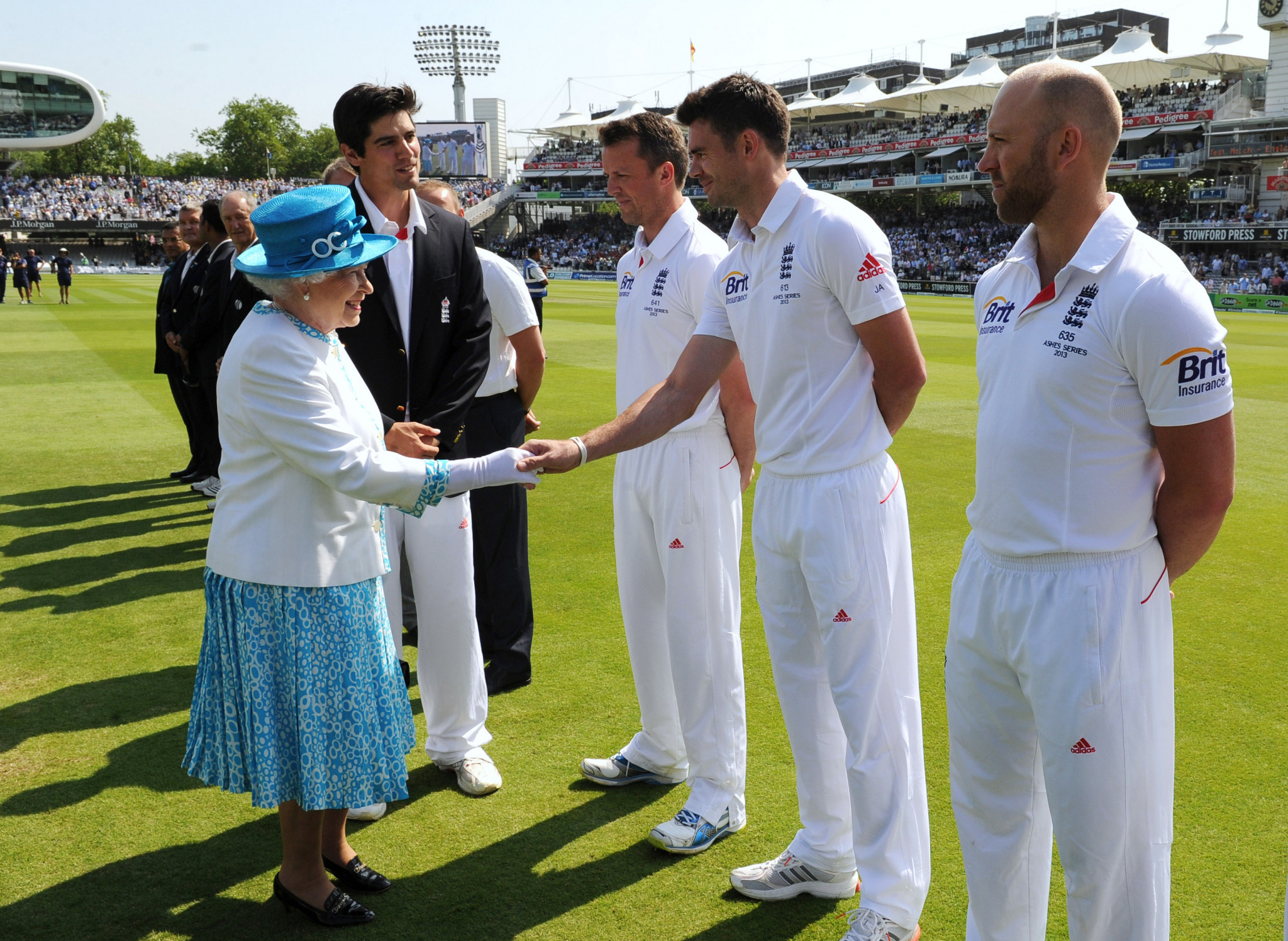 Queen Elizabeth II meets the England men's cricket team during the 2013 Ashes series ©Getty Images