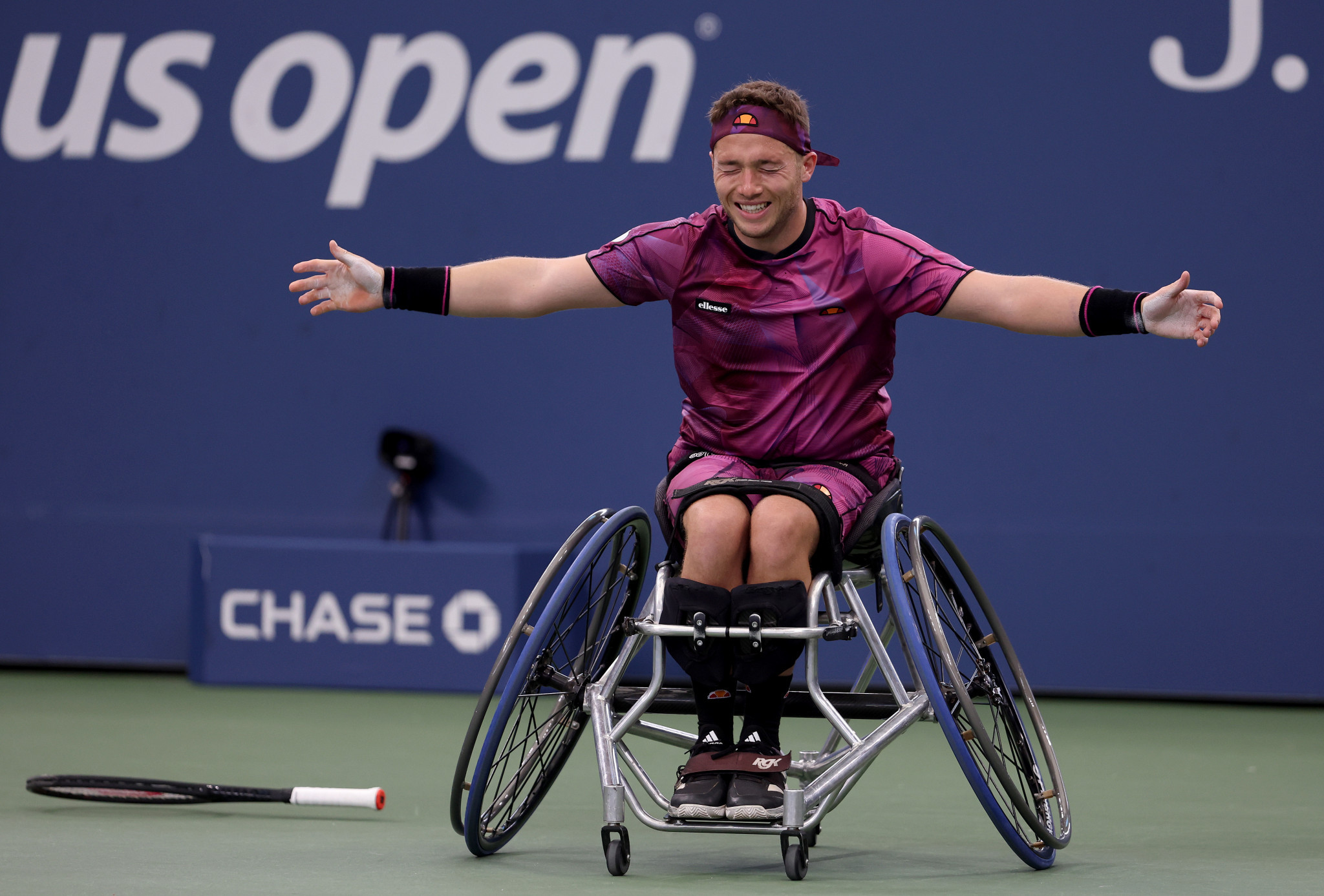 Britain's Alfie Hewett is overcome with emotion after winning the men's wheelchair singles title at the US Open ©Getty Images