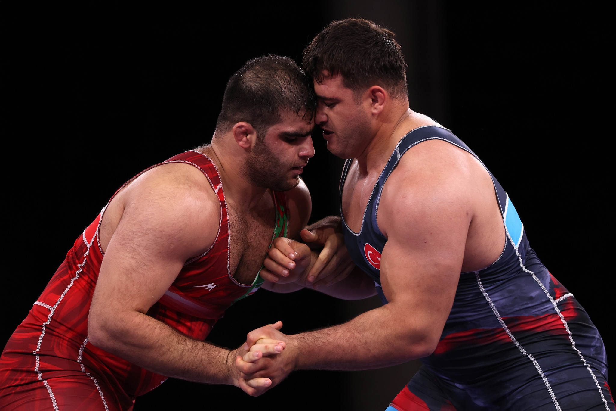 Riza Kayaalp, right, defeated Amin Mirzazadeh, right, to win gold ©Getty Images