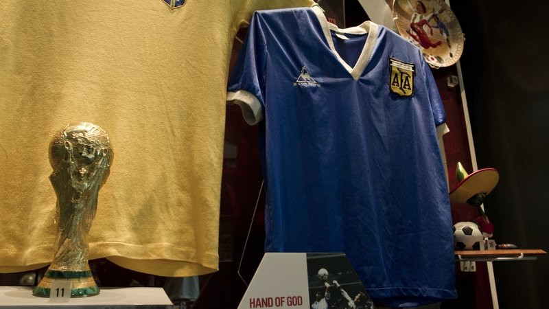 The figure paid for Michael Jordan's jersey eclipsed the previous record for a game-worn shirt set by Argentinean footballer Diego Maradona ©Getty Images