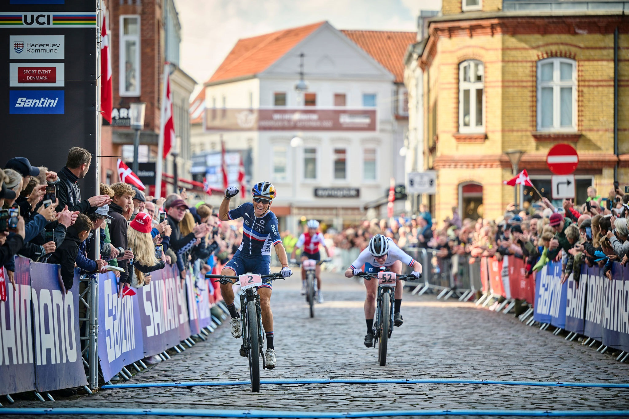 Ferrand-Prévot completes golden mountain bike hat-trick with world marathon win