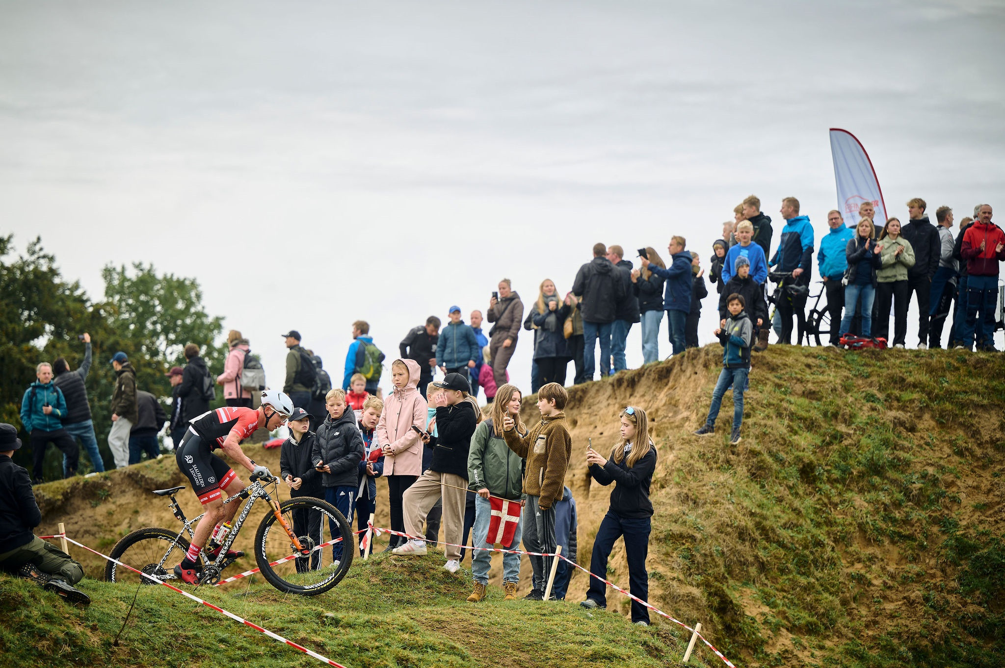 Thousands of people lined the route to watch the races unfold ©Ard Jongsma (Triangle Region)