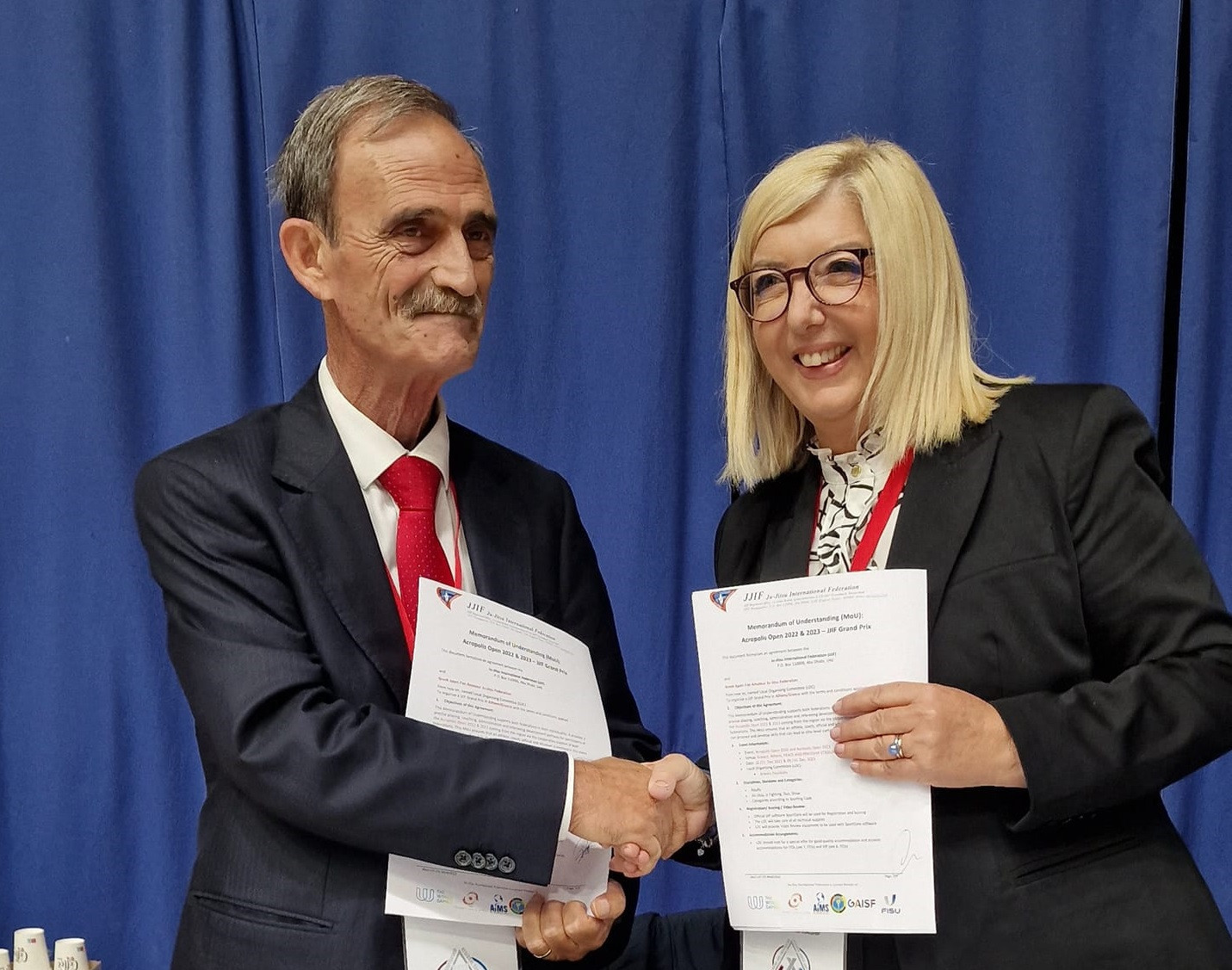 Panagiotis Theodoropoulos, left, signed an agreement with Mary Haritopoulou ©JJIF