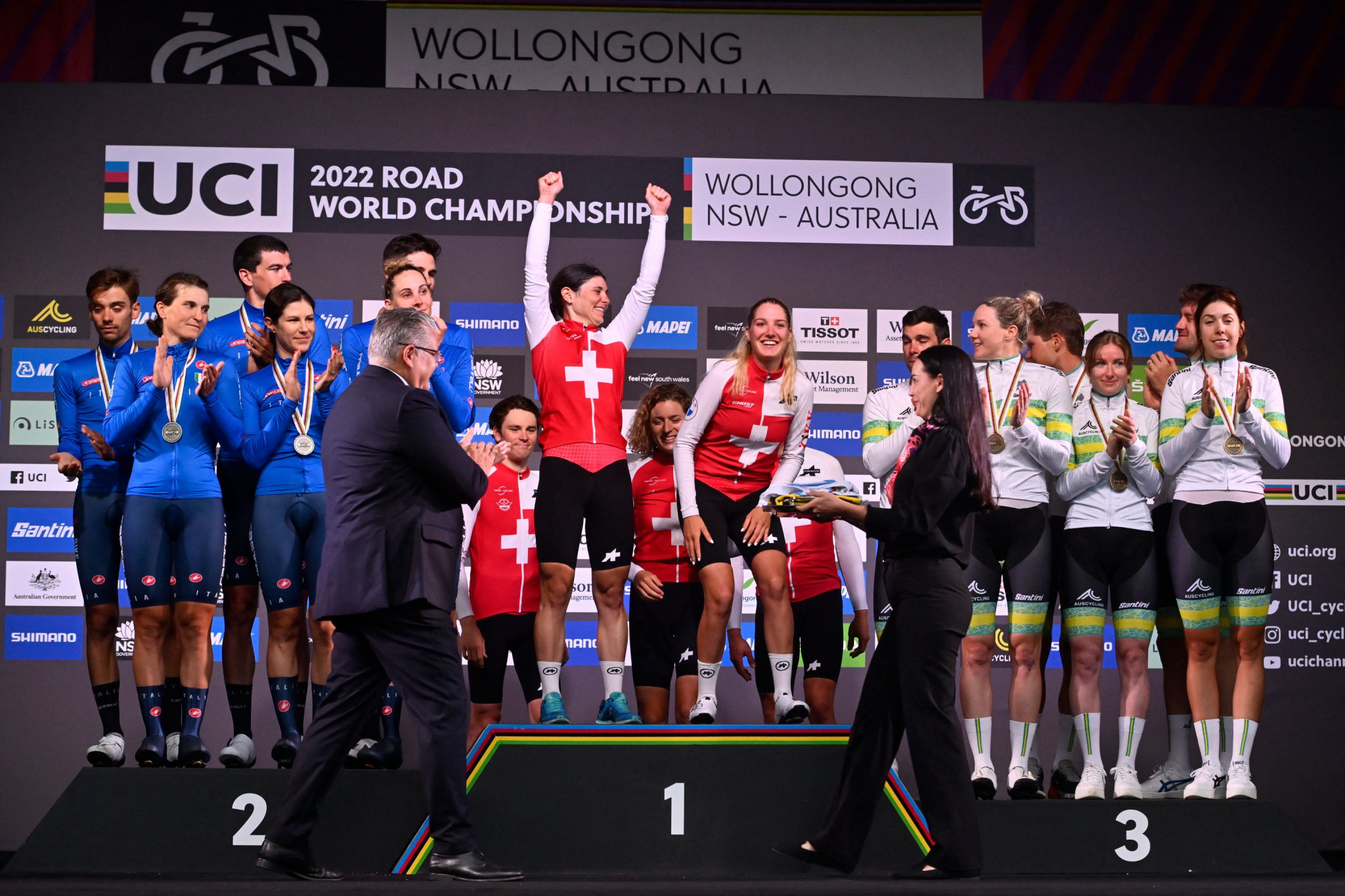 Switzerland, centre, won the UCI Road World Championships team time trial mixed relay title in Wollongong ©Getty Images