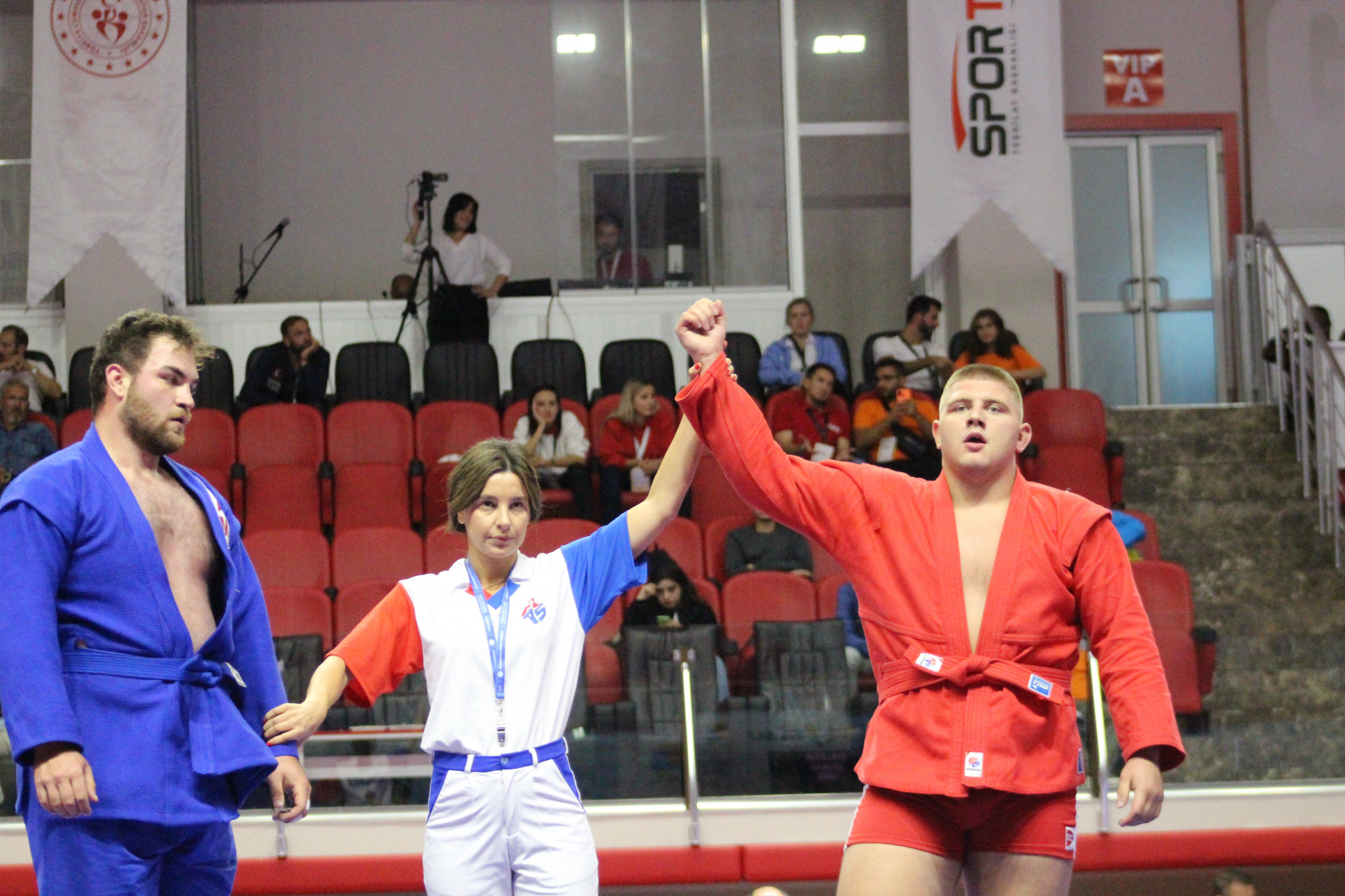 Ukraine and Turkey's teams competed in a friendly sambo competition today ©FISU