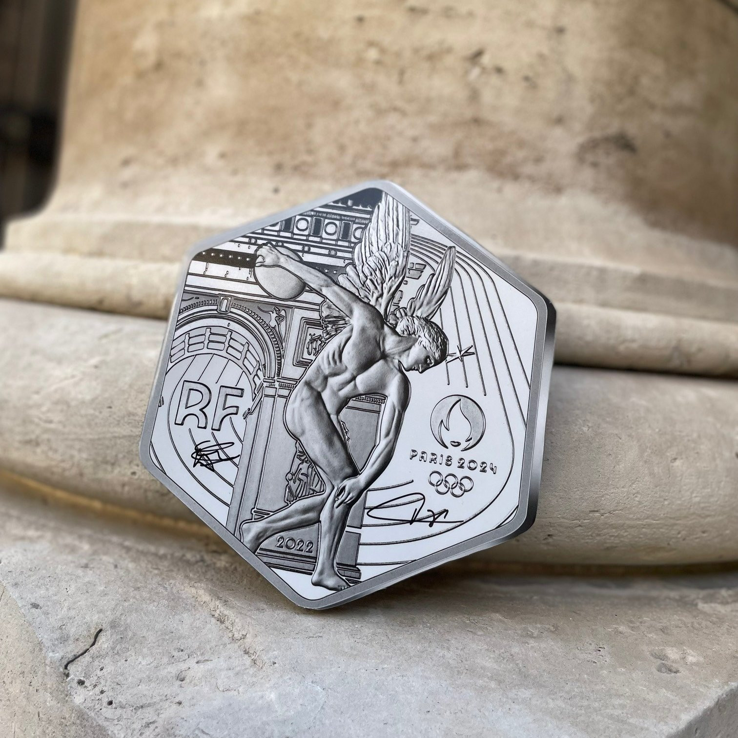 A hexagonal silver coin has been struck for Paris 2024 ©Monnaie de Paris