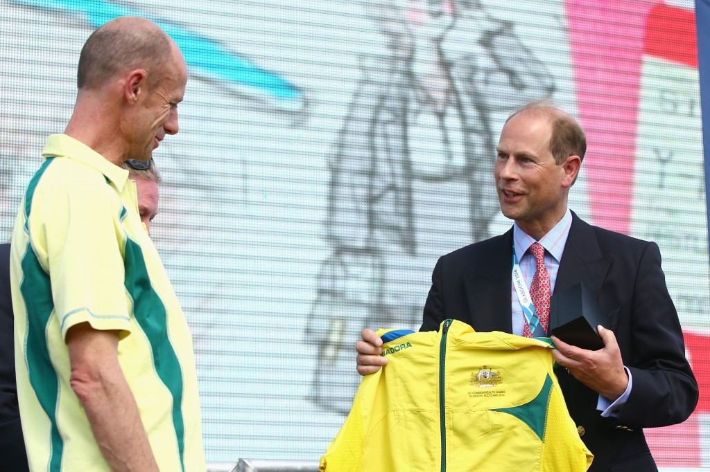 Steve Moneghetti was a popular Chef de Mission of the Australian team at Glasgow 2014, where he presented a special national team top to Prince Edward in the Athletes' Village ©Getty Images
